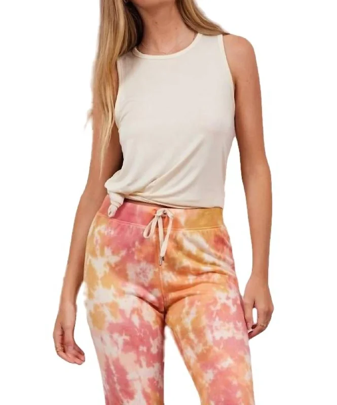 Women's Stylish Outdoor Outfit Jordi Tank In La Crema
