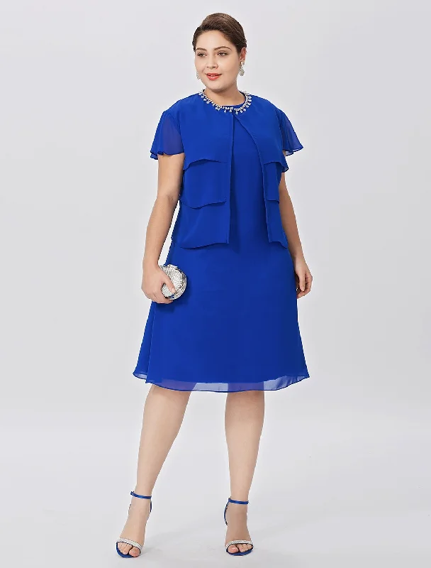 Flowy Fabric Sheath / Column Mother of the Bride Dress Classic & Timeless Elegant & Luxurious Plus Size Jewel Neck Knee Length Chiffon Short Sleeve with Crystals Tiered